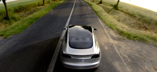Bremsprobleme Tesla ruft 53.000 Wagen zurück