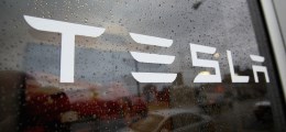 Elektro-Pionier Tesla-Aktie zu teuer? So können sich Anleger jetzt positionieren