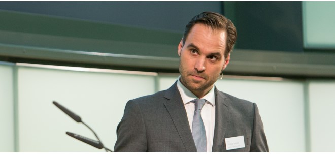 Interview "Kontinuität schafft Vertrauen." - Philipp Arnold von der Raiffeisen Centrobank im Interview