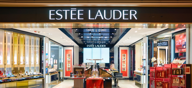 Resktrukturierungsprogramm Estée Lauder-Aktie gewinnt zweistellig: Umsatz und Gewinn schlagen Erwartungen - Gewinnprognose gesenkt