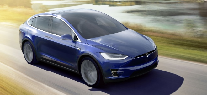 Autopilot im Blick Tesla : Autopilot-Verhandlungen mit großem Autobauer