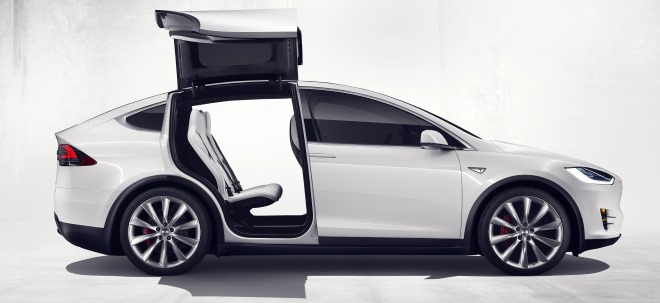 Autopilot rettet gleich mehreren Tesla-Insassen in bizarrem Unfall das Leben